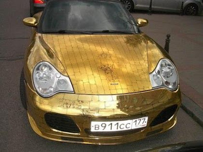 Porsche recubierto en oro.