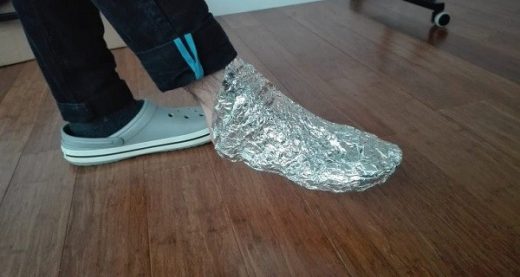  Wrap Your Feet With Aluminum Foil