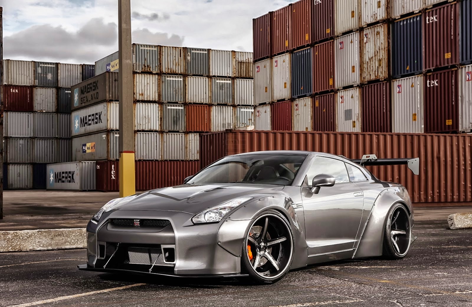 ONE BY NEWS Exclusive Motoring Nissan GTR Black Edition Liberty Walk Wide Body Kit On ONE BY NEWS Exclusive Motoring Nissan GTR Black Edition Liberty Walk Wide Body Kit On