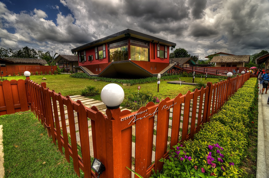 taxi teksi cab kk kota kinabalu sabah teksi kk rumah terbalik