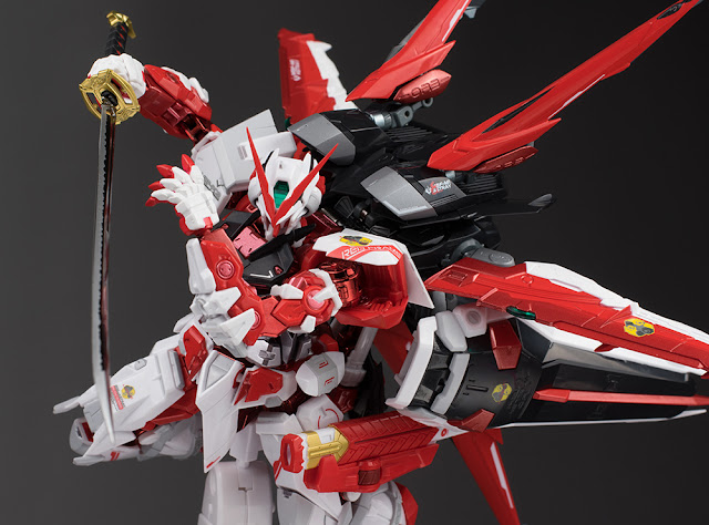 Gundam Family: METAL BUILD Gundam Astray Red Frame + Flight Unit Option ...