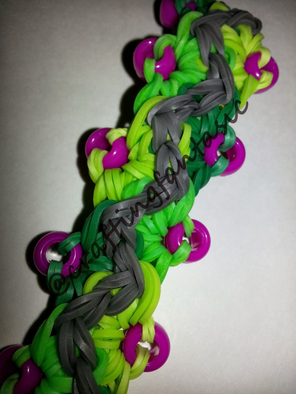 Crafting Fantastic Zipper Rainbow Loom Bracelet Tutorial