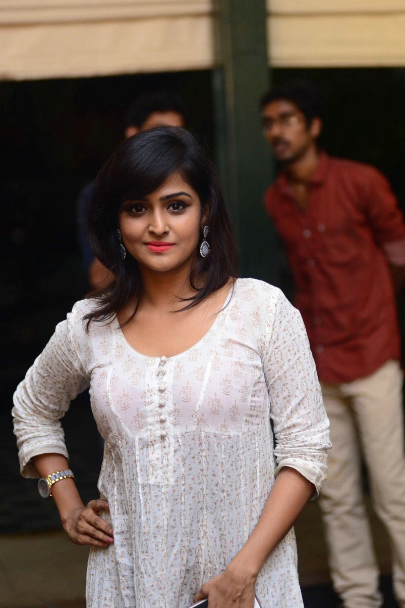 Actress Remya Nambeesan Photoshoot In White Floral Dress Latest Indian Hollywood Movies Updates Branding Online And Actress Gallery Remya nambeesan's voice for this beautiful song. actress remya nambeesan photoshoot in