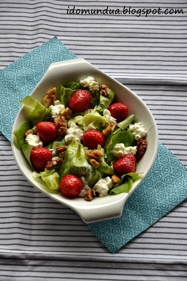 Ensalada fresas, queso y nueces