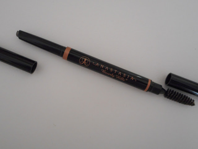 Anastasia Beverly Hills Brow Definer in Medium Brown Anastasia Beverly Hills Brow Definer in Medium Brown