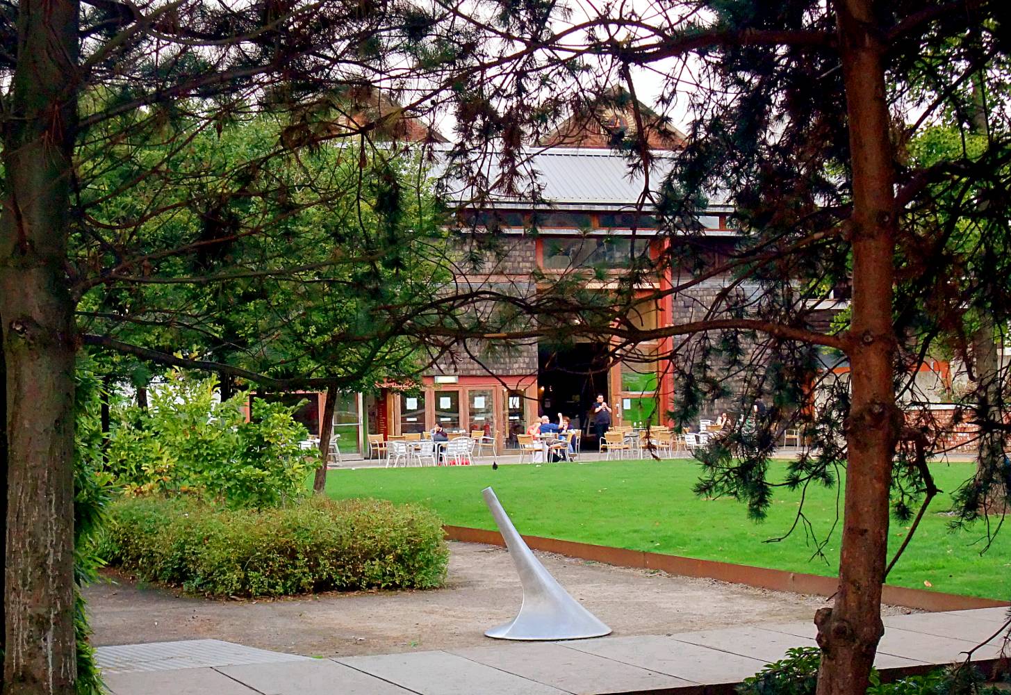 Viaje a la nada: El jardín escondido