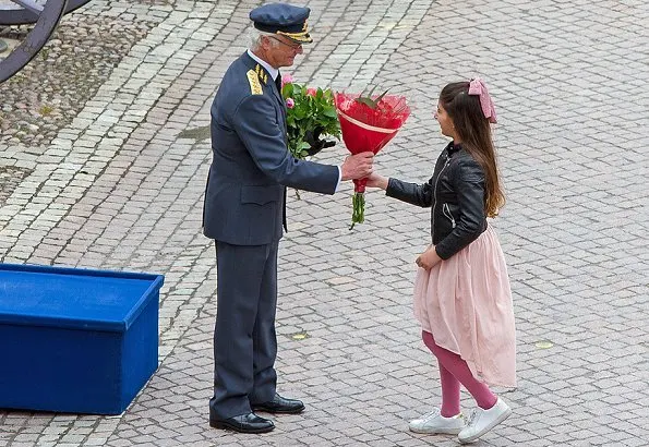 Queen Silvia, Princess Victoria, Princess Estelle, Prince Oscar, Princess Sofia, Prince Alexander, Princess Madeleine and Princess Leonore watched the celebrations