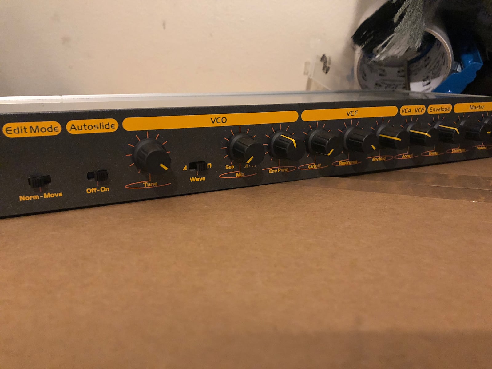 MATRIXSYNTH: Next! Superbass 4.4 (MAM MB33 v1) TB-303 Rack Synth