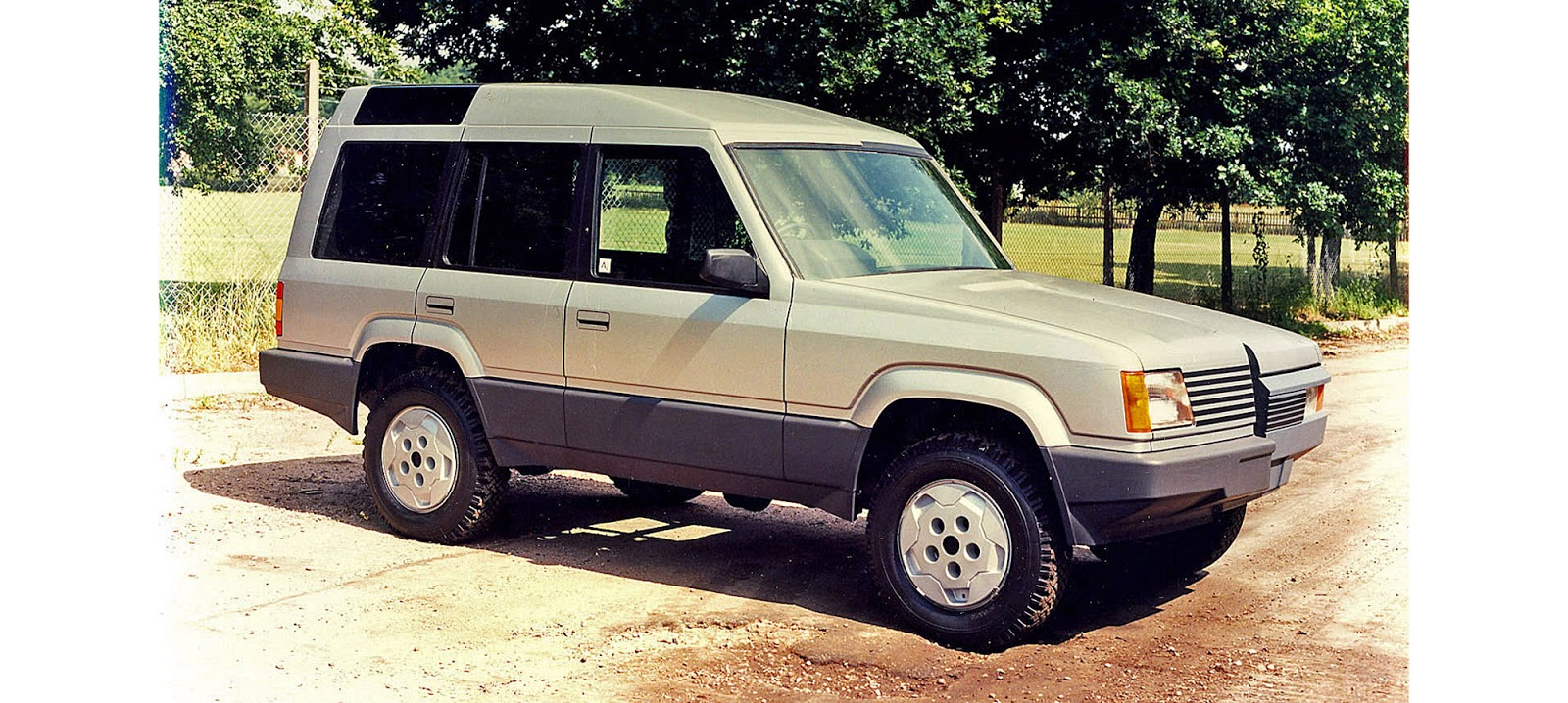 Дискавери история. Land Rover Discovery 1. Ленд Ровер 1986. Land Rover Discovery 1980. Range Rover 1980.