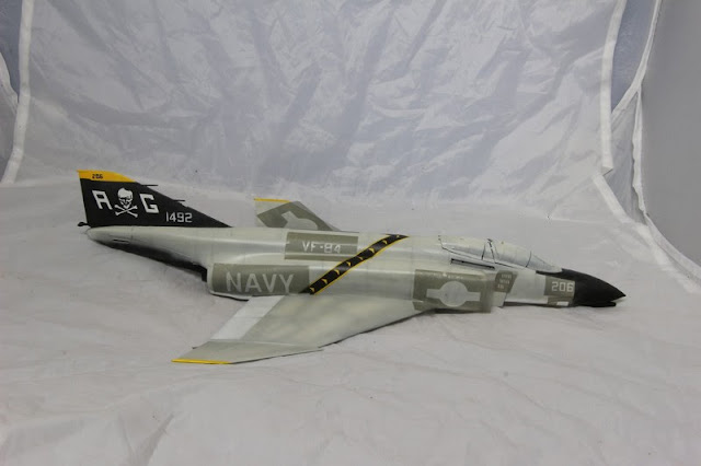 Montage pas à pas du F-4B Phantom II d'eduard au 1/48. F-4B Phantom II,Eduard 1/48, La réalisation de la décoration.