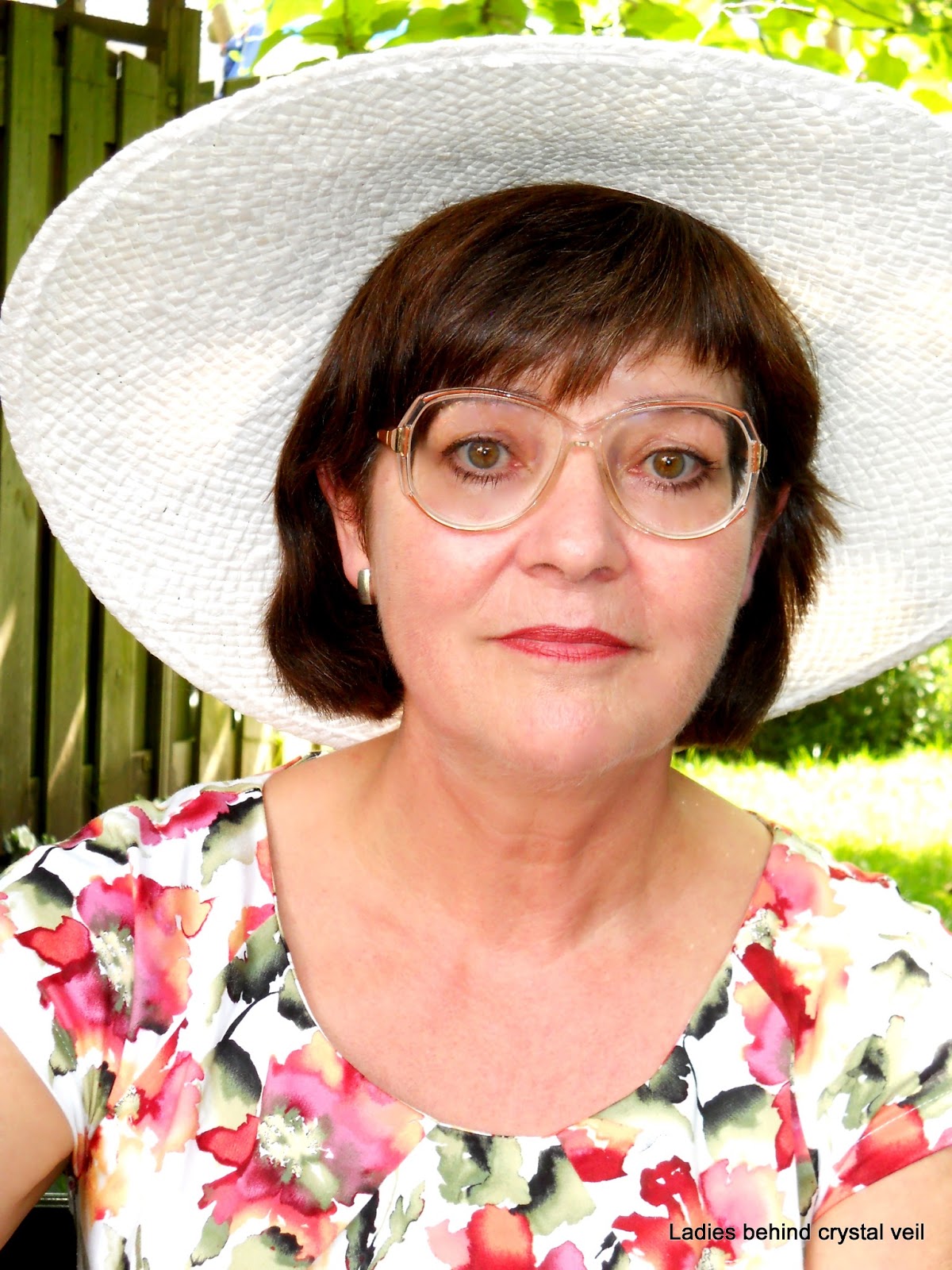 More ladies behind crystal veil Preview 8 Doreen