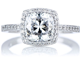 Excellent round Cushion cut diamond engagement rings choice for those who love vintage style rings