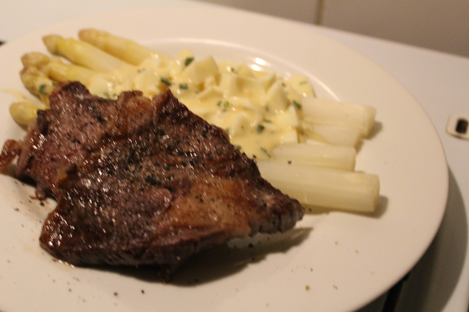 Entrecôte mit Spargel und Bozner Soße – glatzkoch.de