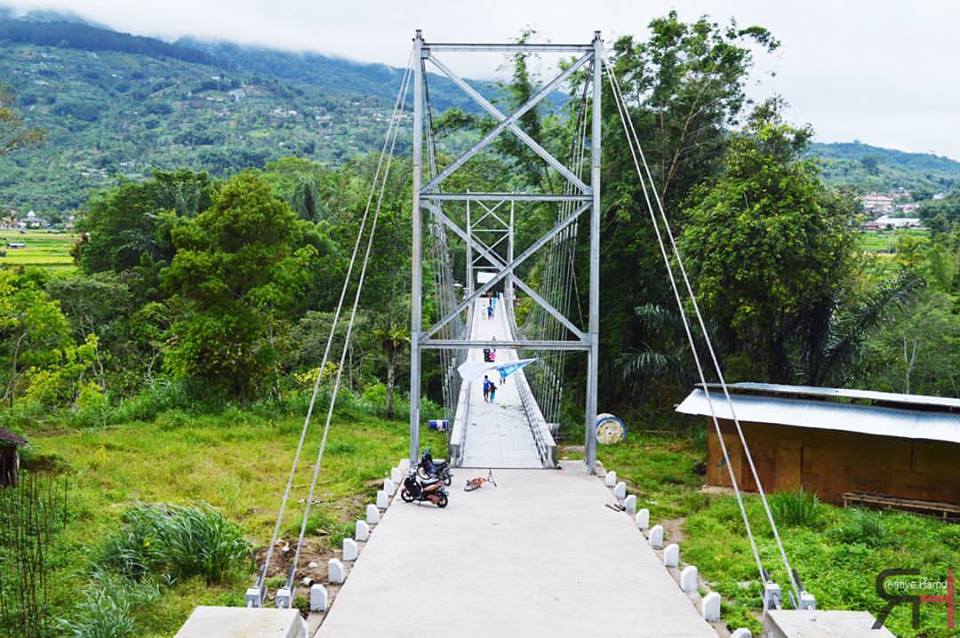 Jembatan "Hati" Guguak Tabek Sarojo Diserang Wisatawan
