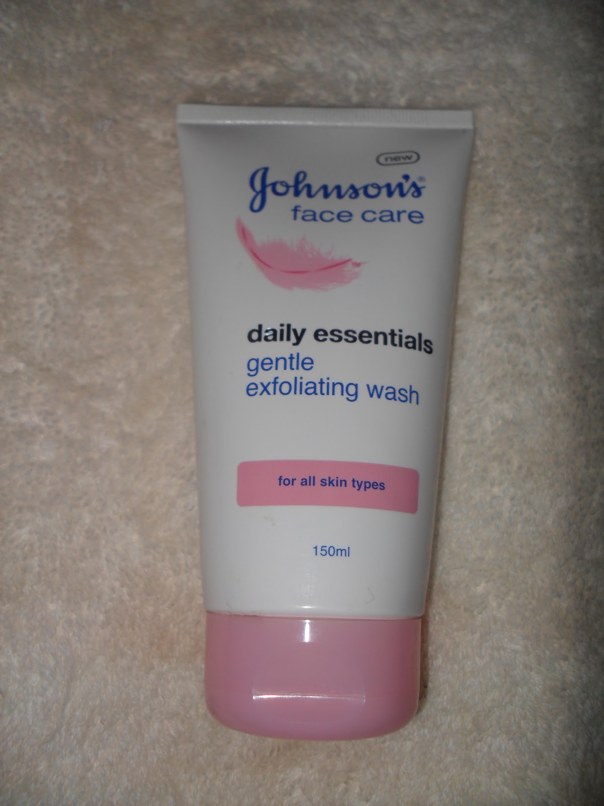 LookLifeBeauty review of Johnson's exfoliating wash
