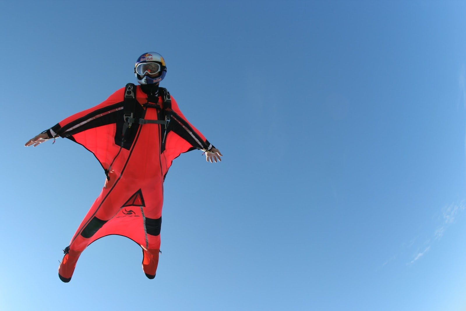 AERODYNE Wingsuit et soufflerie à fumées