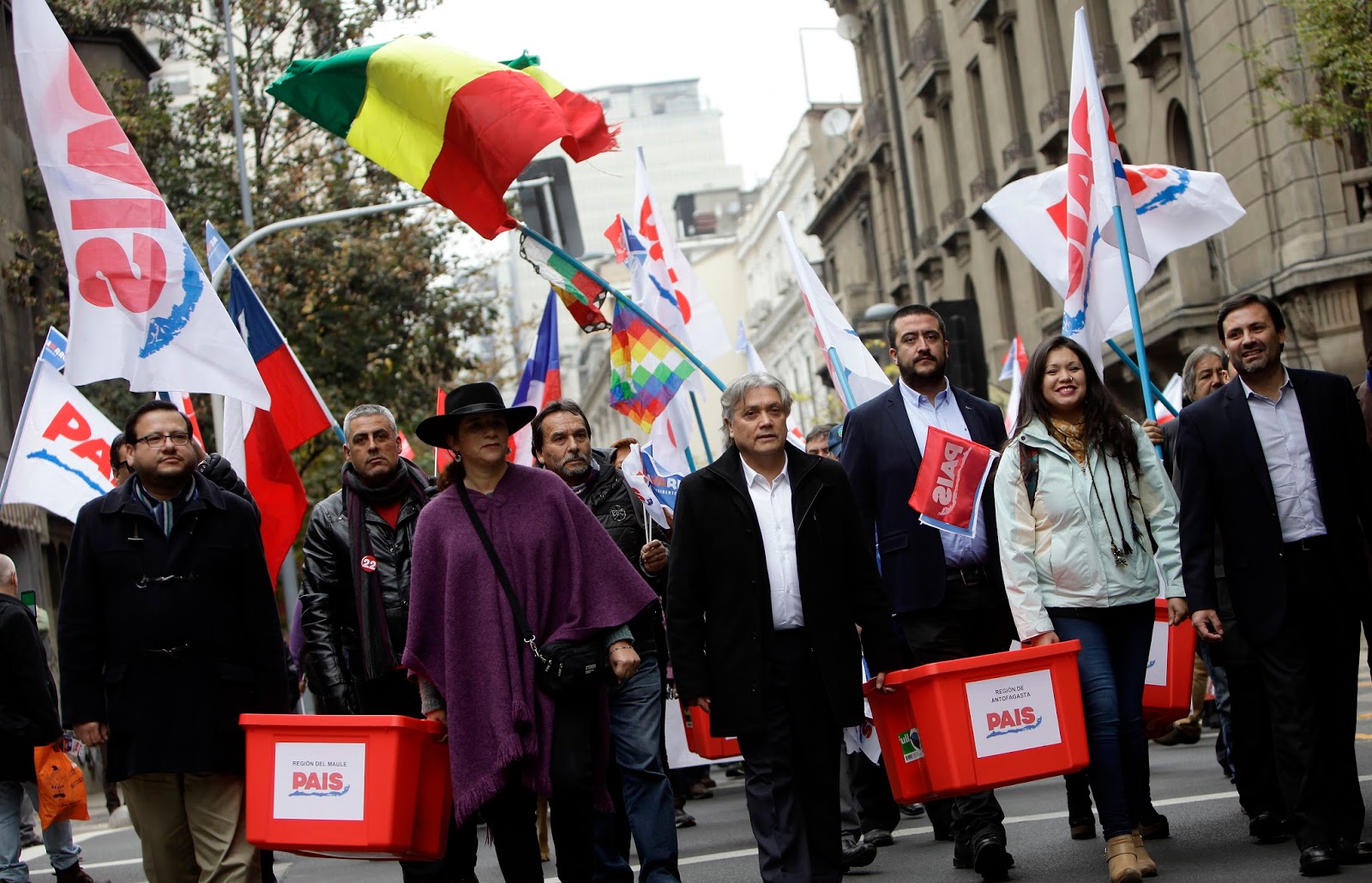 Partido País se inscribe y proclama a Navarro como su candidato