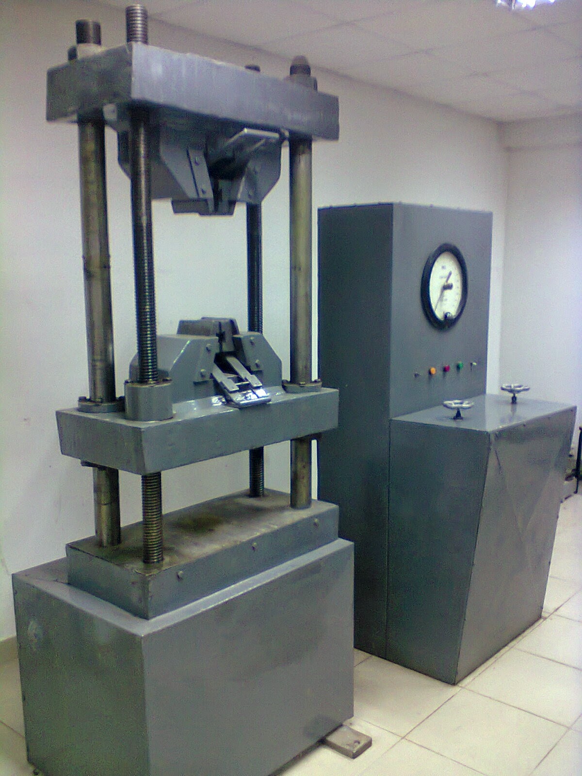 Tension & Compression Test (UTM) Civil Engineering Laboratory