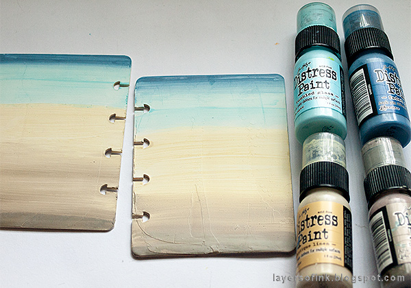 Layers of ink - Nautical Mini Album Tutorial by Anna-Karin Evaldsson, painting with Distress Paint