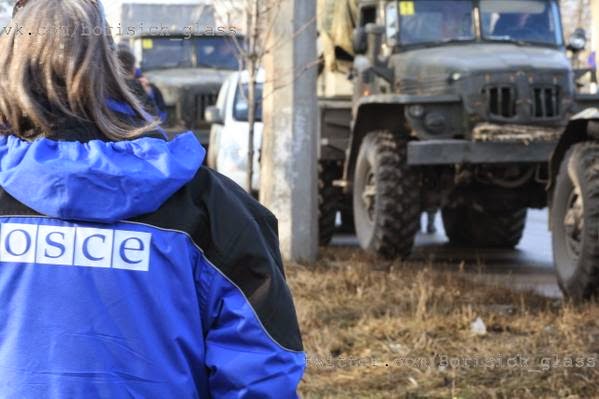 Ucraina rimuove armi pesanti da linea di combattimenti