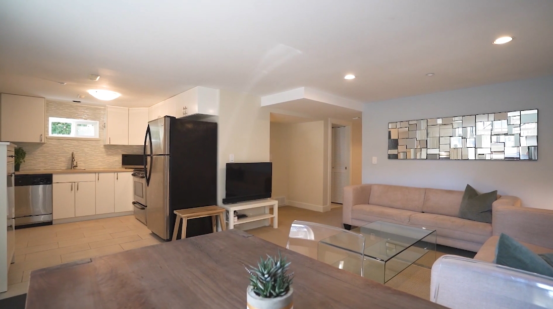 25 Photos vs. North Vancouver Luxury Home Interior Design Tour