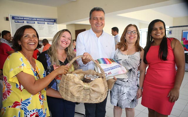 Rui chega a 313 escolas visitadas ao passar pela região de Jacobina