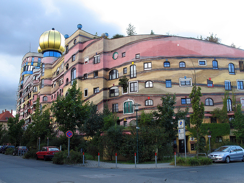 2. Forest Spiral - Hundertwasser Building ilginç yapılar resimler