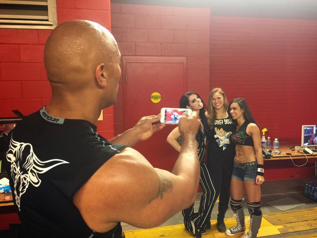 Aj Lee Hardcore - NWK to MIA: Ronda Rousey Made The Rock Hold The Camera While She Took  Photos With AJ Lee And Paige