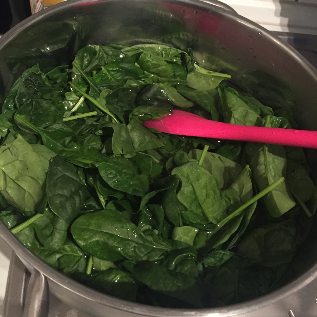 Pâtisserie Nadine: Spinatknödel auf Wirsing-Birnen-Gemüse Pâtisserie Nadine: Spinatknödel auf Wirsing-Birnen-Gemüse