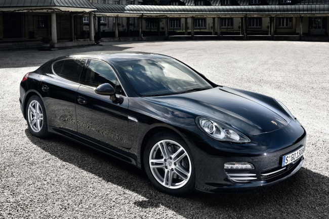 2011 Porsche Panamera While it is easy to dispose of the Panamera fourdoor 