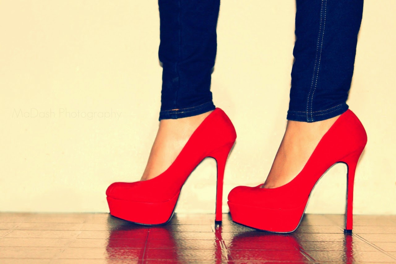 красные туфли на шпильке. туфли на шпильке 10 см. туфли на высоком каблуке. как выглядит каблук. туфли-лодочки.