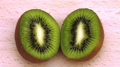 wallpaper buah kiwi