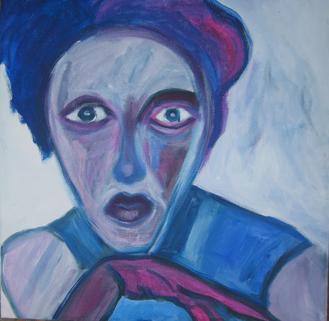 Retrato de una mujer con la cara blanca y la barbilla apoyada en la mano, de color rosa, como su pelo, que también es azul, como su vestido. Es la tercera de esta serie realizada por Emebezeta