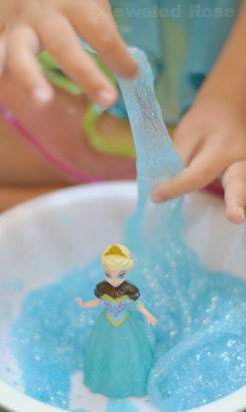 FROZEN SLIME: slime that melts in kids hands as they play! #howtomakeslime #slimerecipe #slime #slimeforkids #playrecipes #playrecipessforkids #artsandcraftsforkids