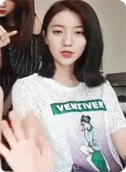 배유빈 오늘자 v앱에서 미모.gif | 인스티즈