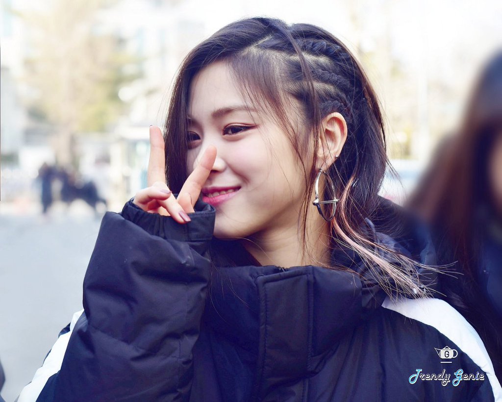 취향저격하던 날의 있지 ITZY 류진 분위기 모음.jpgif | 인스티즈