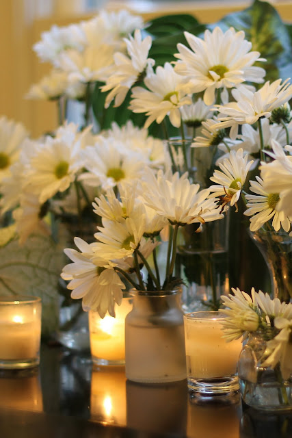 white daisies as party decorations