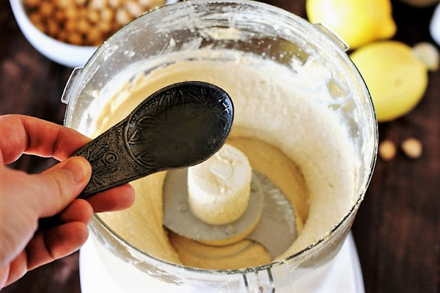How to Make Smooth and Creamy Hummus Image