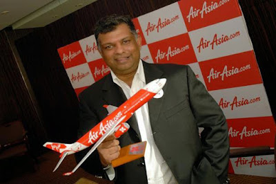Biografi Anthony Francis Fernandes Biografi Anthony Francis Fernandes Biodata Nama : Anthony Francis Fernandes Tempat dan Tanggal Lahir : 30 April 1964, Kuala Lumpur, Malaysia. Kebangsaan : Malaysia Pekerjaan : CEO (Chief Executive Officer) Airasia.com Biografi Tony Fernandes, yap beliau adalah CEO dari jasa penerbangan peswat AIR ASIA yang berasal dari malaysia. Nama lengkapnya adalah Anthony Francis Fernandes. Ia biasa dipanggil Tony Fernandes, Tony lahir pada 30 April 1964. Siapa sangka Tony Fernandes selaku CEO Airasia.com ia juga merupakan pemilik saham terbesar di salah satu klub liga inggris, Queen Park Rangers dan juga Tony Fernandes merupakan ketua dari Caterham Formula One dengan nama tim Lotus Team. Semua orang pasti ingin mencapai hasil yang besar dalam hidupnya namun tidak semua orang berhasil mewujudkannya. Banyak orang beranggapan bahwa dirinya tidak mencapai apa yang diimpikannya karena tidak memiliki modal, tidak punya jaringan, tidak punya ilmu tentang itu atau beragam alasan lain yang akhirnya membuat orang itu berhenti berusaha. Namun tidak dengan Tony Fernandes. Walaupun sebenarnya ia tidak memiliki pengalaman apapun tentang perusahaan penerbangan namun ia terus berusaha dan maju. Ia yakin bahwa dirinya bisa melakukannya, bisa membuat sukses bersama Air Asia. Dahulu banyak orang beranggapan mustahil bisa naik pesawat karena harganya