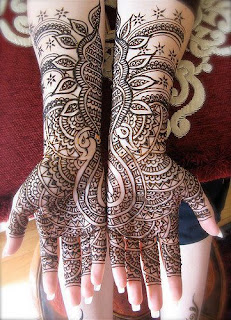 Hand Mehndi Design For Married Woman