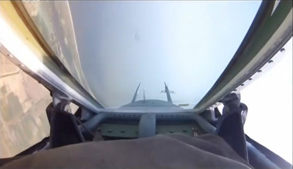 North%2BKorean%2Bair%2Bforce%2Bpilot%2Btake%2Bselfies%2Bfor%2Bfirst%2Btime%2B5.jpg