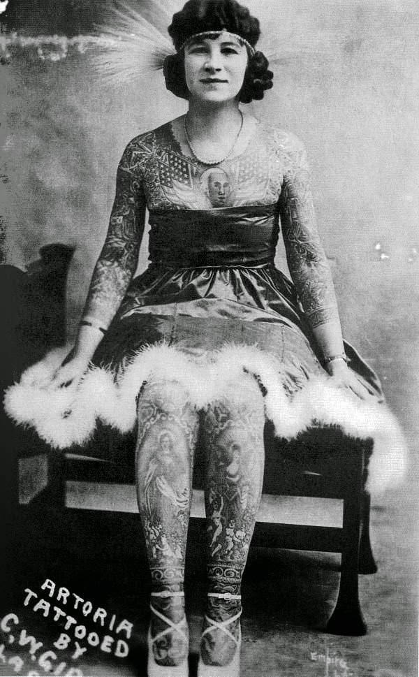 20 Amazing Vintage Portrait Photos Of Women With Full Body