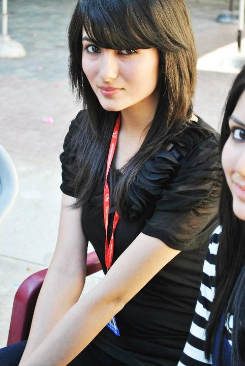 Pakistani College Girls Pictures  Indian Actresses-3991