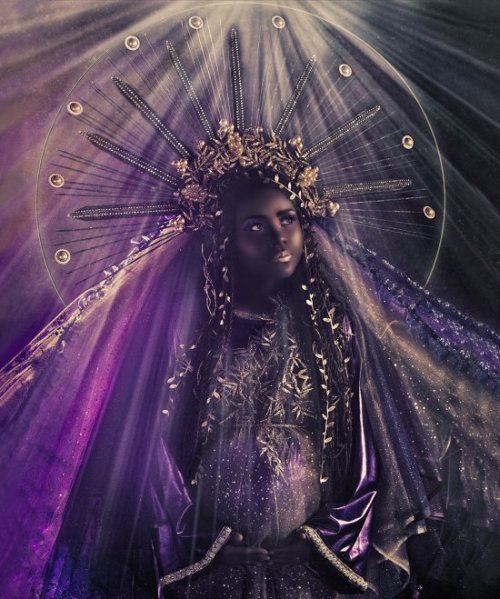 Aura - As santas, virgens e outras divindades femininas nas surreais fotografias de Lorena Cordero - Virgem Grávida (Evelyn Paez) Lorena Cordero fotografia surreal arte fashion mulheres deusas divindades femininas aura mitologia religião Virgem Grávida (Evelyn Paez)
