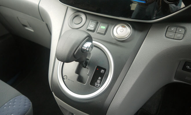 Nissan e-NV200 gearshift