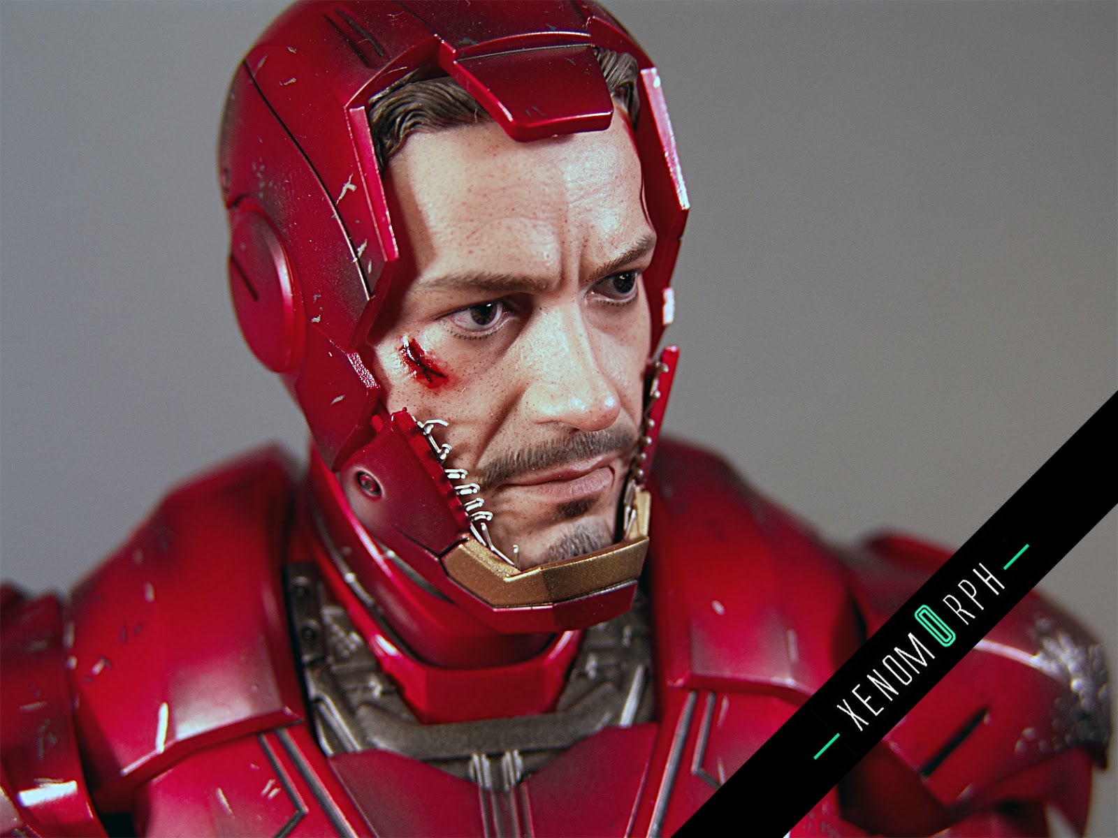 Hot Toys Iron Man Mark VII MK 7 Battle Damaged MMS196 1/6