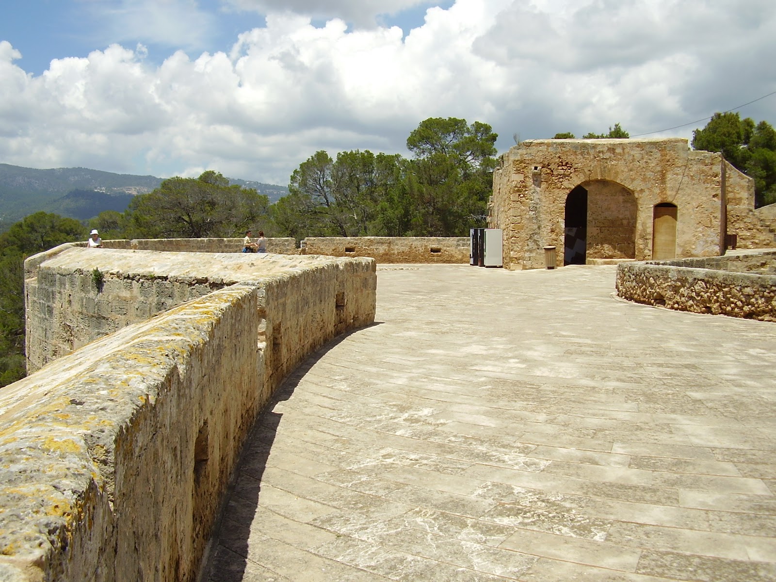 DE NORTE A SUR: El Castillo de Bellver -Mallorca