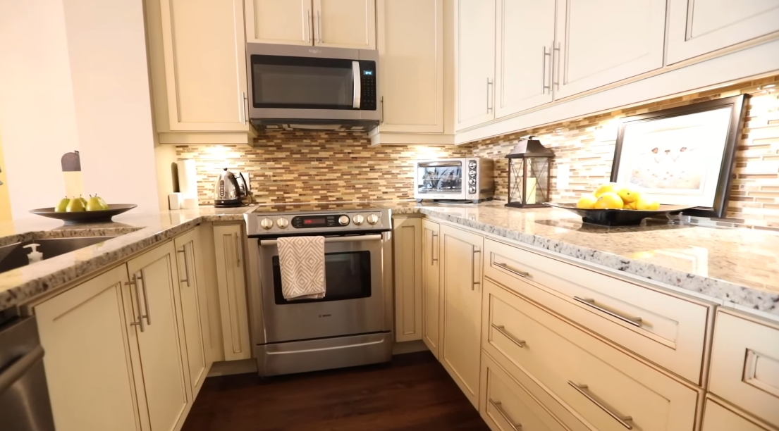 Tour 35 Baker Hill Blvd #305, Stouffville, ON vs. 15 Interior Design Photos