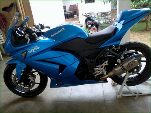 Warna Biru - Contoh Gambar Dan Foto Konsep Desain Modifikasi Kawasaki Ninja 4 Tak 250cc Sporti Ala Moge Keren Banget Warna Biru - Contoh Gambar Dan Foto Konsep Desain Modifikasi Kawasaki Ninja 4 Tak 250cc Sporti Ala Moge Keren Banget