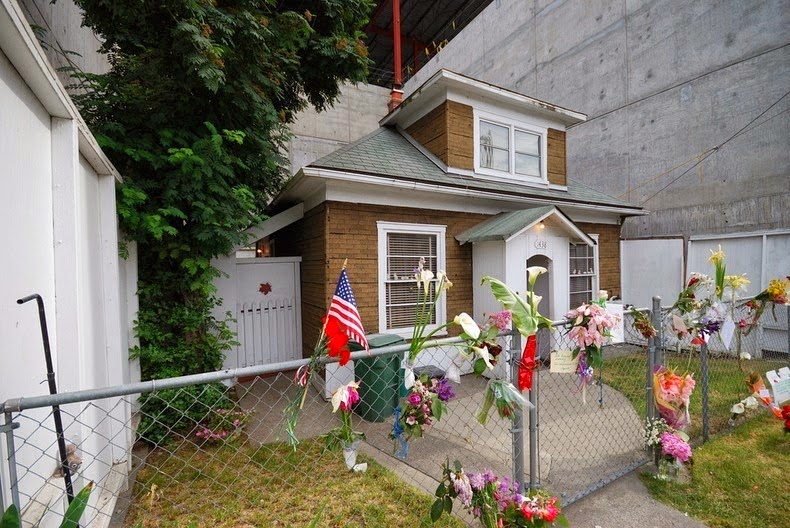 Дом эдит. Эдит сёдергран дом рощино. Дом гвоздь деманд. Дом эдит. Вилла эдит пиаф.